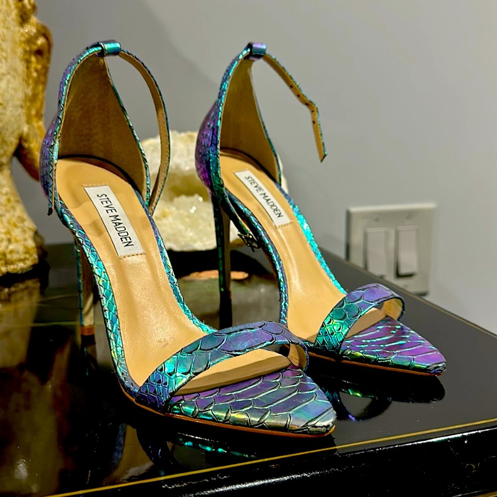 Steve Madden Sandal. Never been worn and in perfect condition.